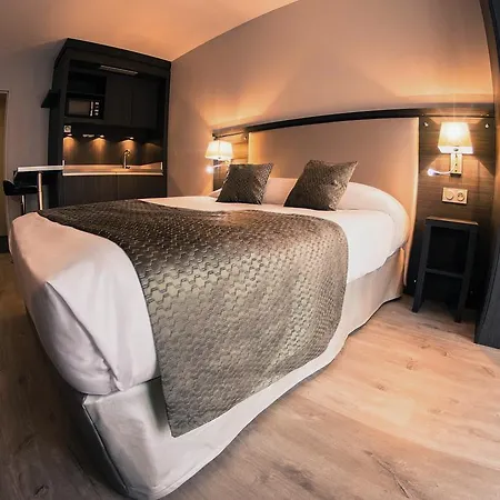 Sejours & Affaires Mirabeau 2*